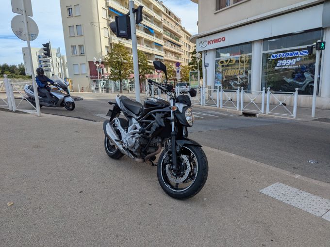 SUZUKI GLADIUS 650 4