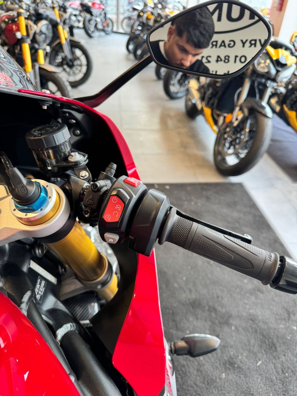 TRIUMPH SPEED TRIPLE 1200 RR 4