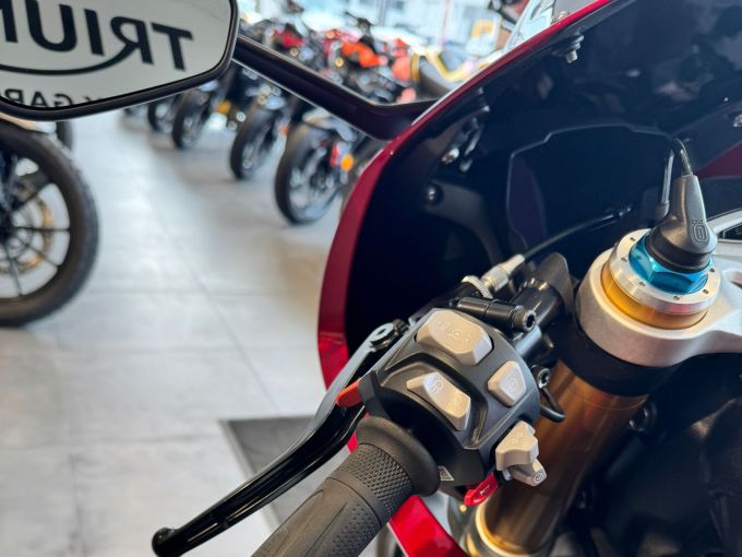 TRIUMPH SPEED TRIPLE 1200 RR 4