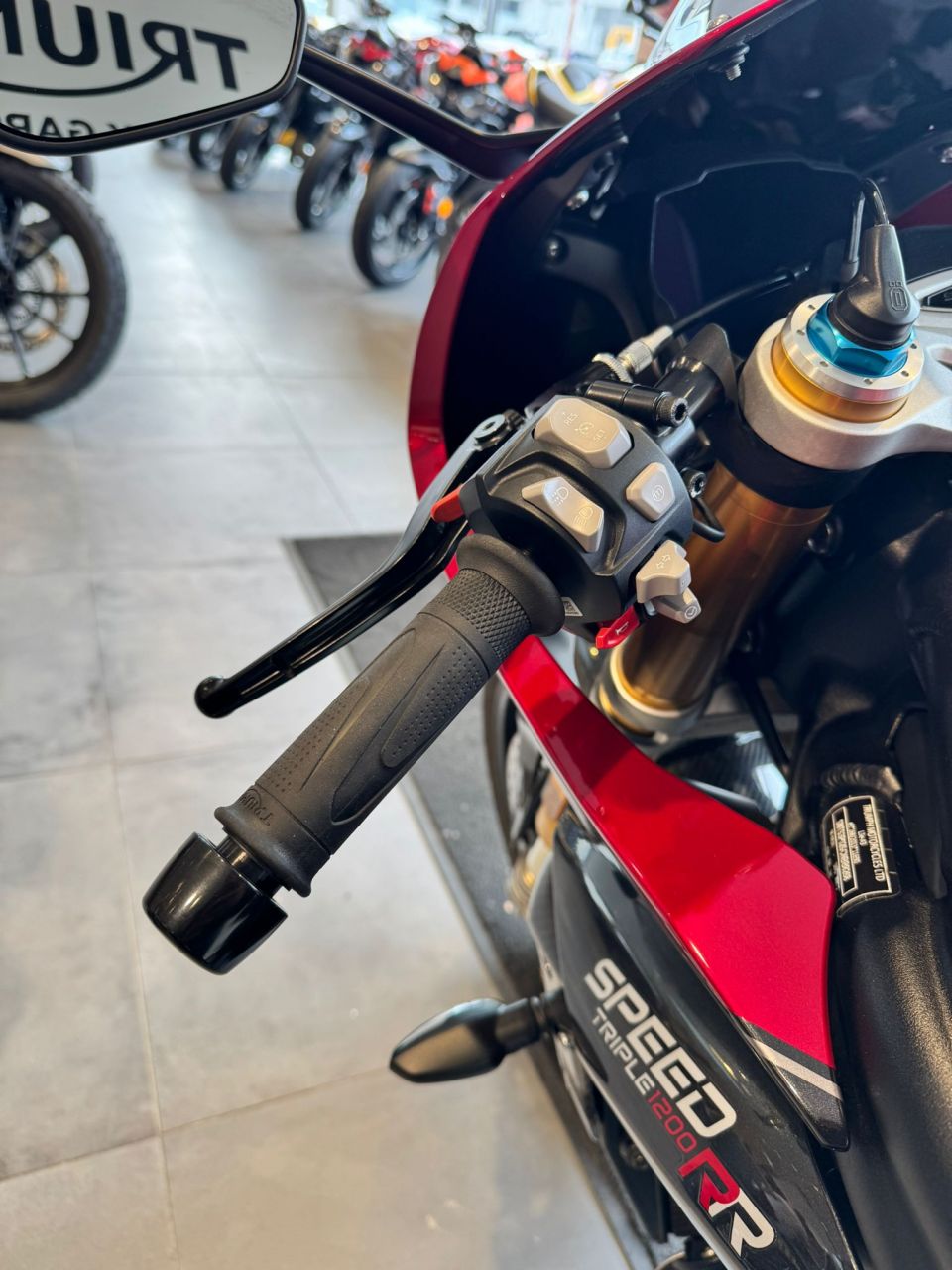 TRIUMPH SPEED TRIPLE 1200 RR 4