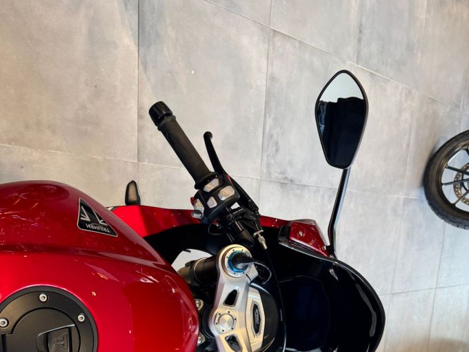 TRIUMPH SPEED TRIPLE 1200 RR 4