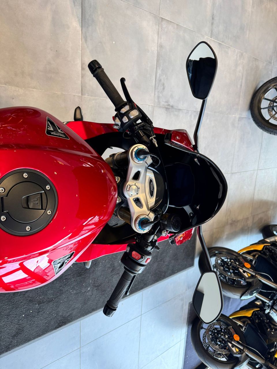 TRIUMPH SPEED TRIPLE 1200 RR 4