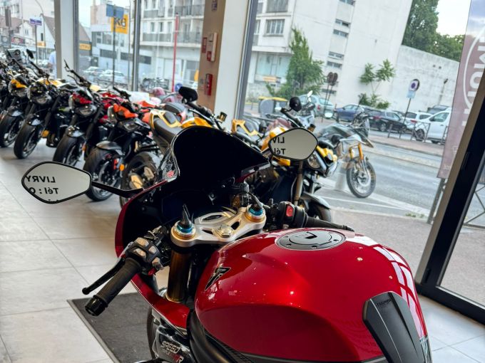 TRIUMPH SPEED TRIPLE 1200 RR 4