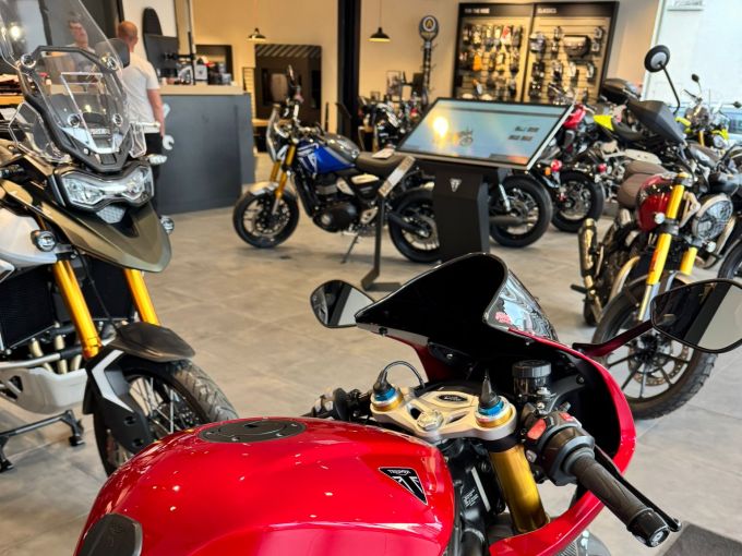 TRIUMPH SPEED TRIPLE 1200 RR 4