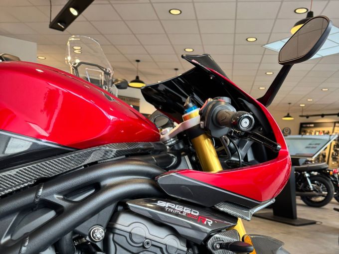TRIUMPH SPEED TRIPLE 1200 RR 4