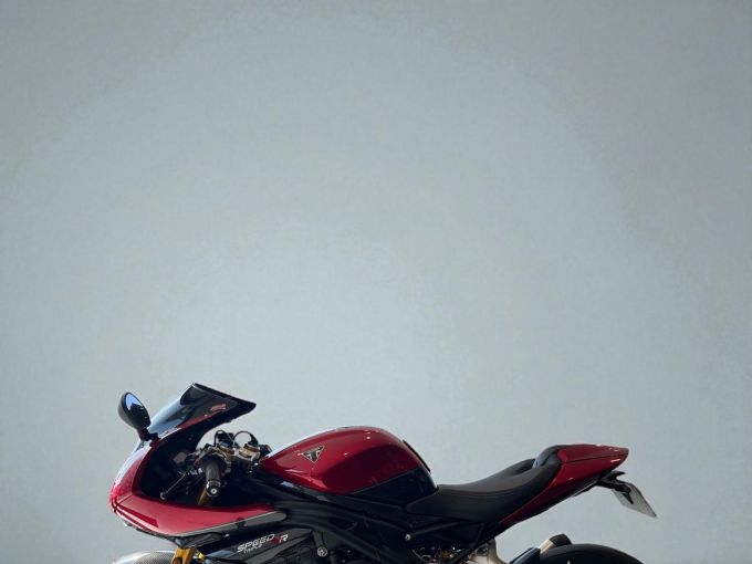 TRIUMPH SPEED TRIPLE 1200 RR 4