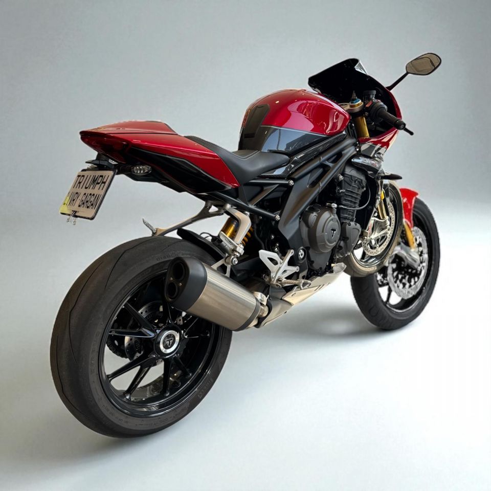TRIUMPH SPEED TRIPLE 1200 RR 4