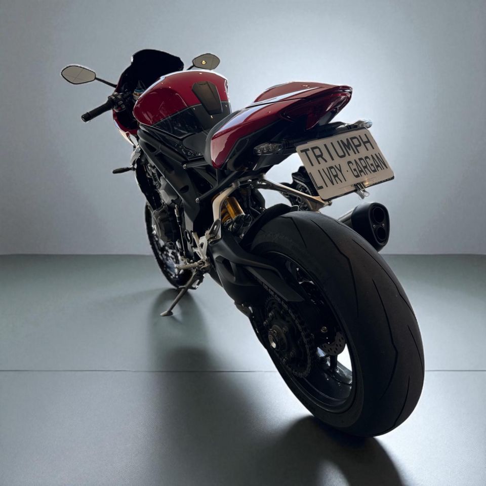 TRIUMPH SPEED TRIPLE 1200 RR 4