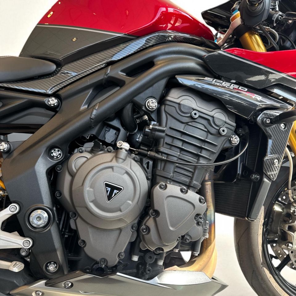 TRIUMPH SPEED TRIPLE 1200 RR 4