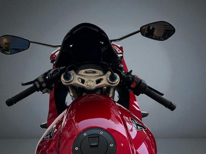 TRIUMPH SPEED TRIPLE 1200 RR 4