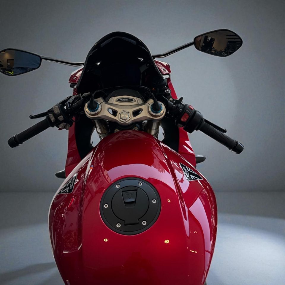 TRIUMPH SPEED TRIPLE 1200 RR 4