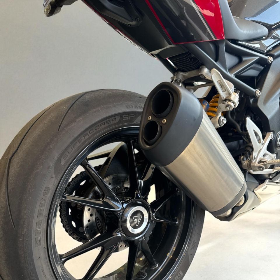 TRIUMPH SPEED TRIPLE 1200 RR 4