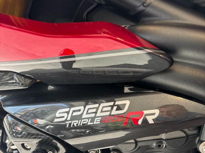 TRIUMPH SPEED TRIPLE 1200 RR 4