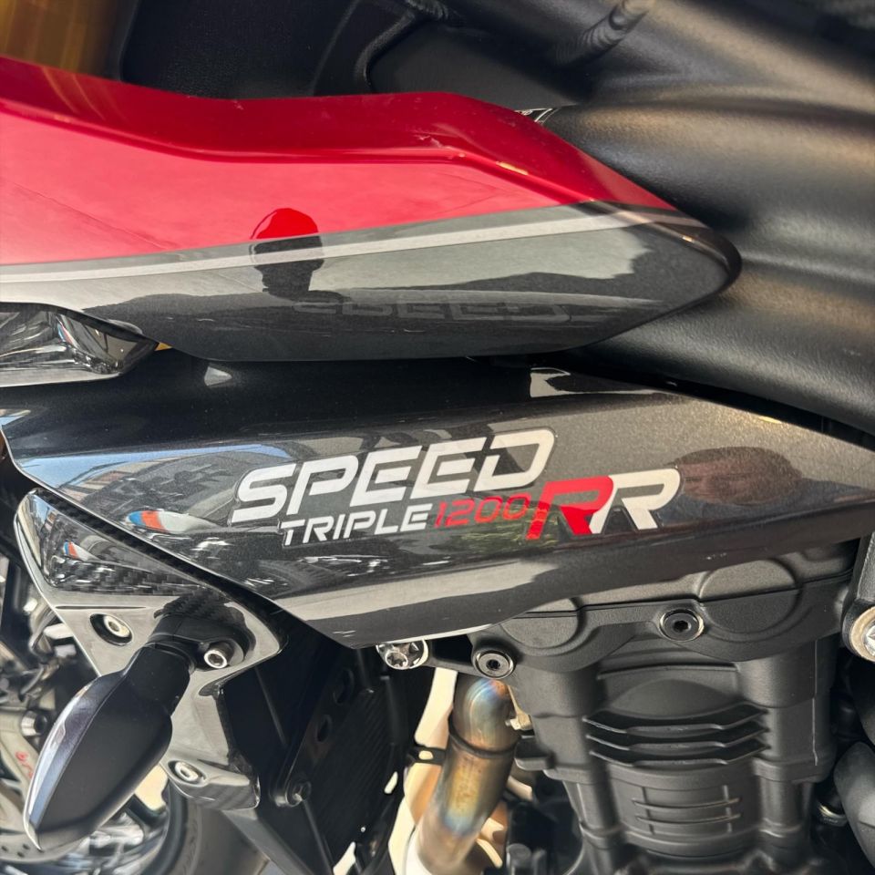 TRIUMPH SPEED TRIPLE 1200 RR 4
