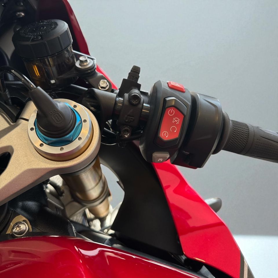 TRIUMPH SPEED TRIPLE 1200 RR 4