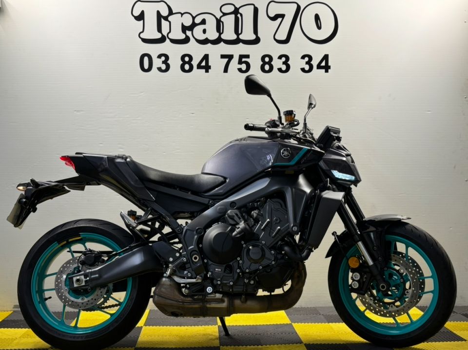 YAMAHA MT-09 4