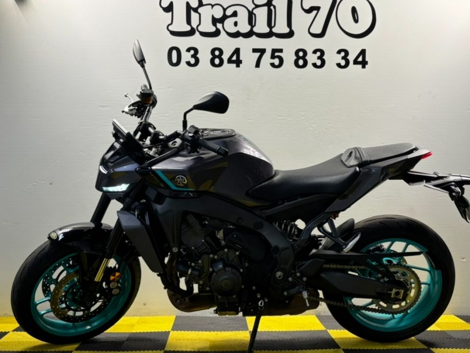 YAMAHA MT-09 4