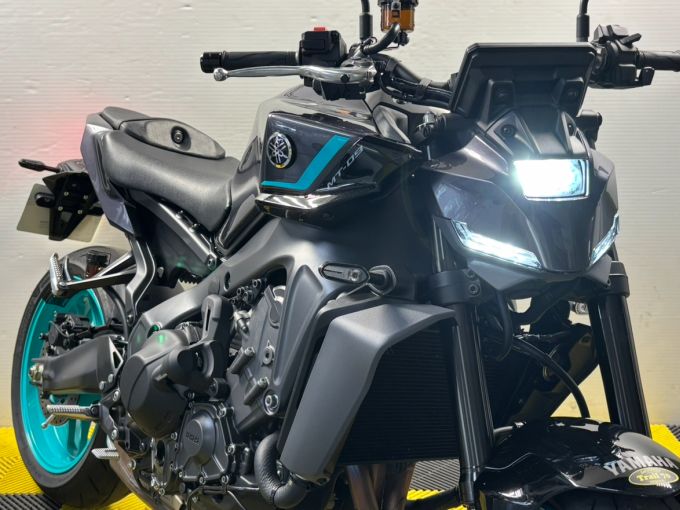 YAMAHA MT-09 4
