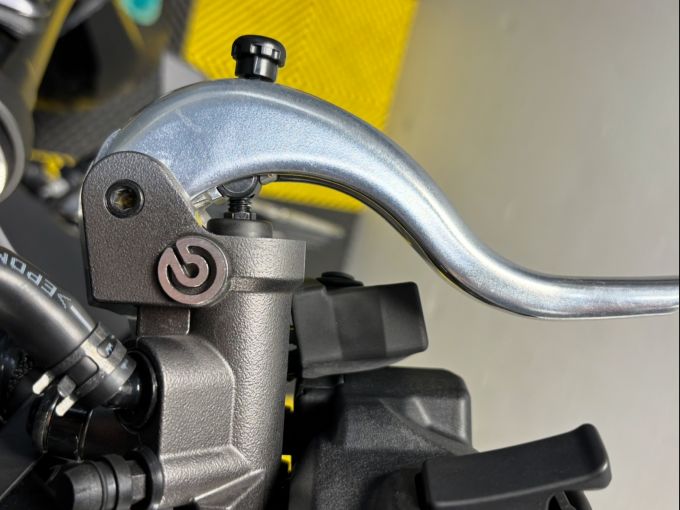 YAMAHA MT-09 4