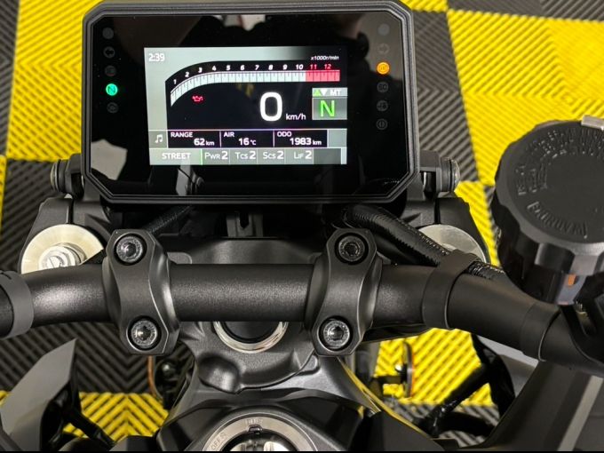 YAMAHA MT-09 4