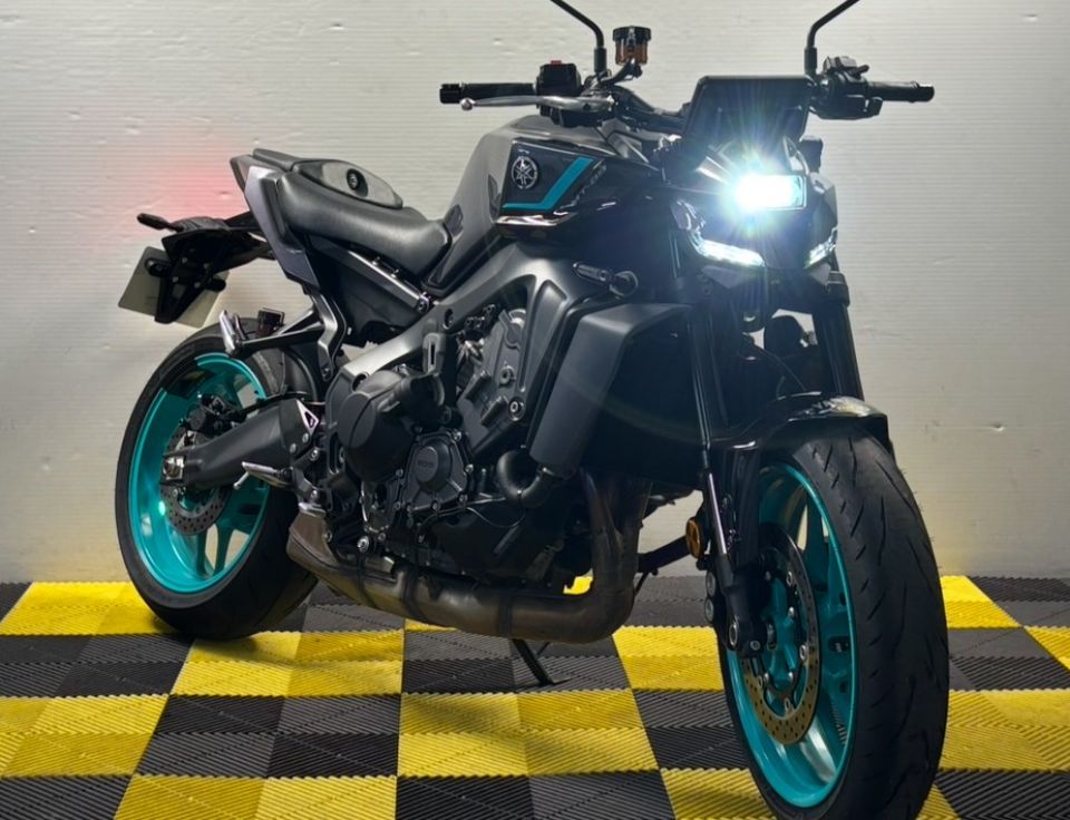 YAMAHA MT-09 4