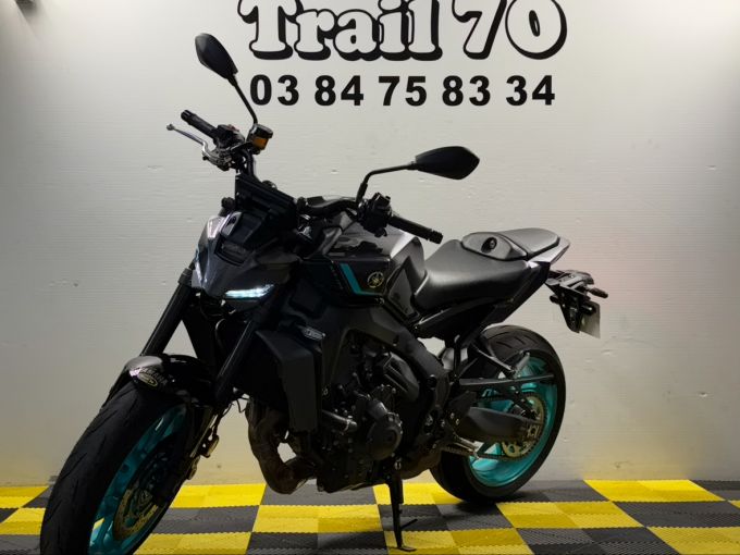 YAMAHA MT-09 4