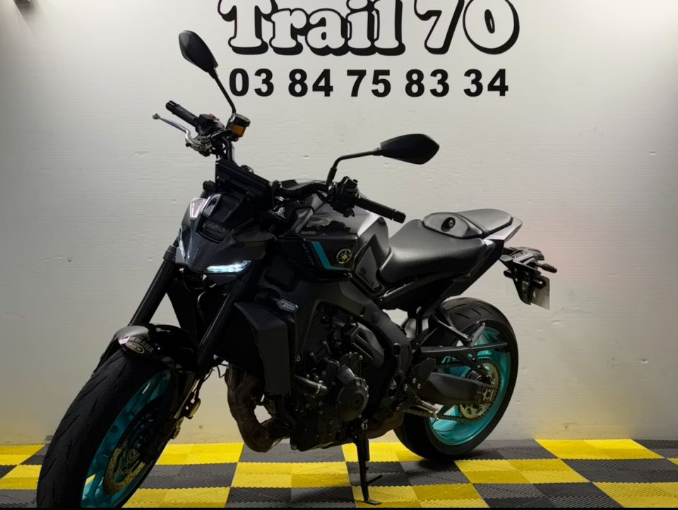 YAMAHA MT-09 4