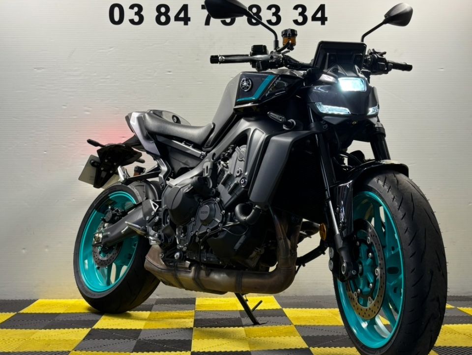 YAMAHA MT-09 4