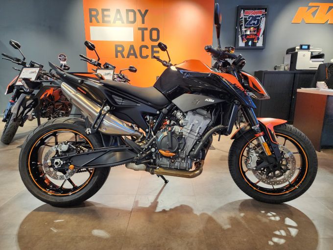 KTM 890 DUKE 4