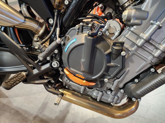 KTM 890 DUKE 4