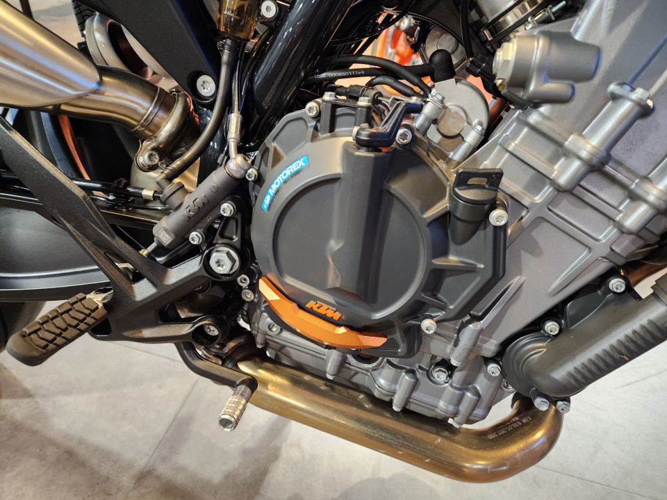 KTM 890 DUKE 4