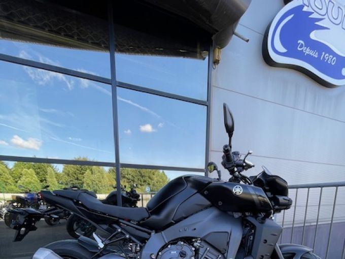 YAMAHA MT-10 4