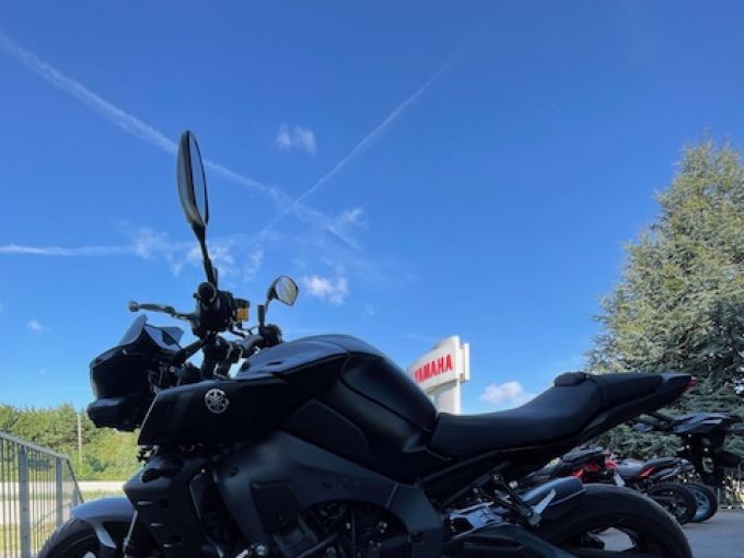 YAMAHA MT-10 4