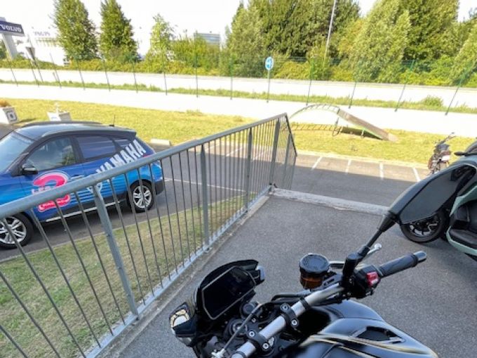 YAMAHA MT-10 4