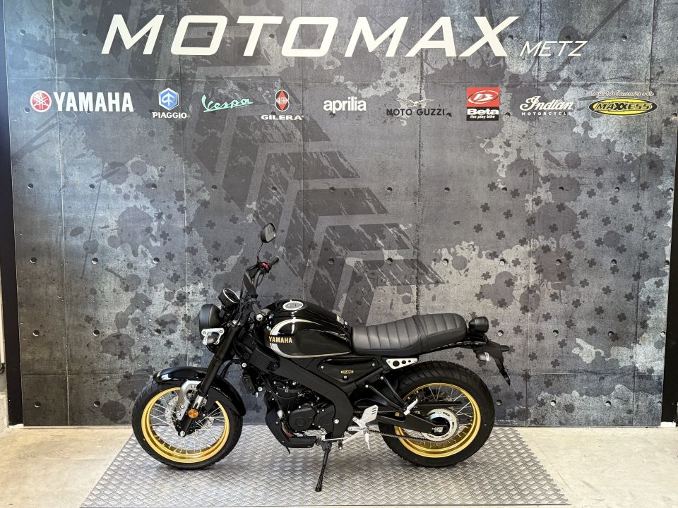 YAMAHA XSR 125 Legacy 4