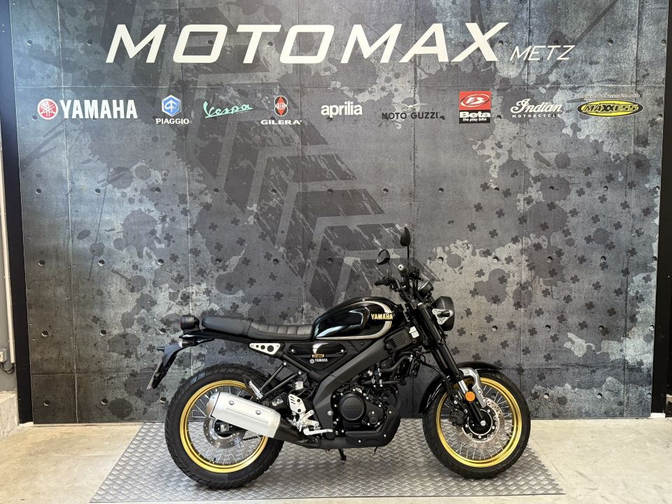 YAMAHA XSR 125 Legacy 4