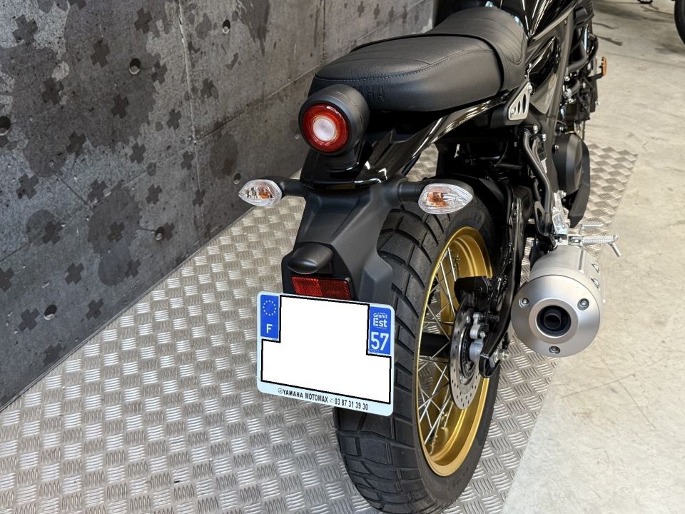 YAMAHA XSR 125 Legacy 4