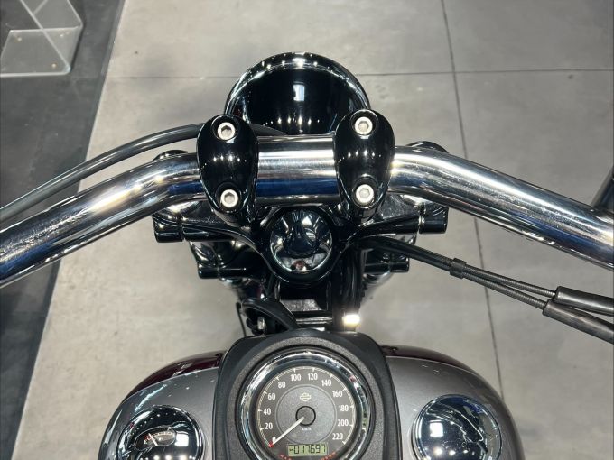 HARLEY-DAVIDSON DYNA STREET BOB 1690 4
