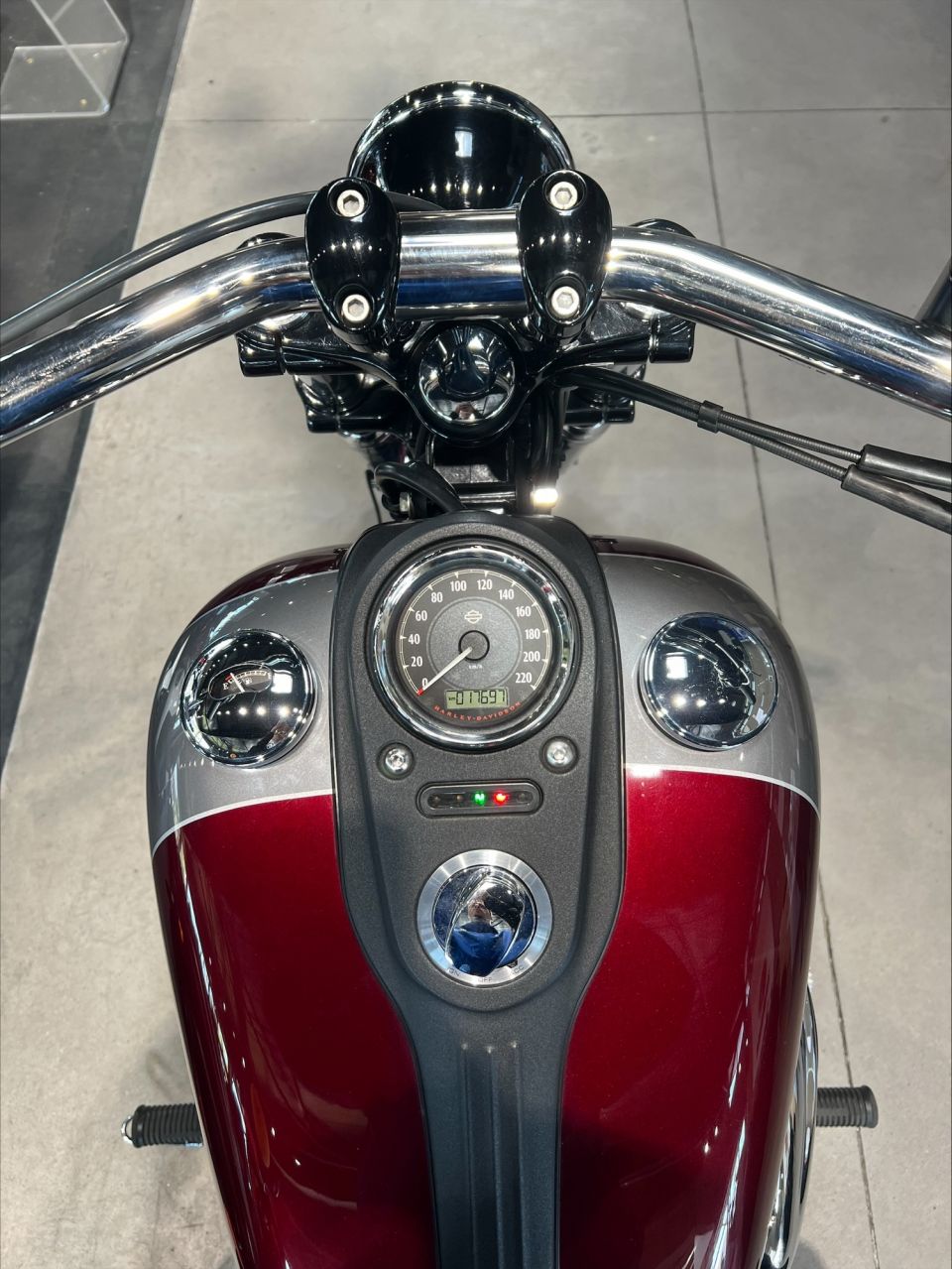 HARLEY-DAVIDSON DYNA STREET BOB 1690 4