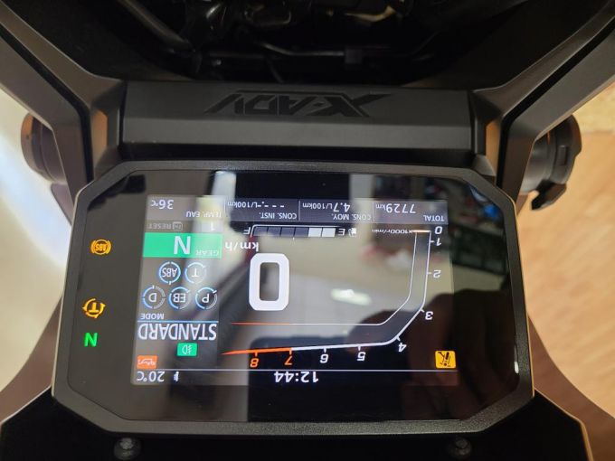 HONDA X-ADV 4