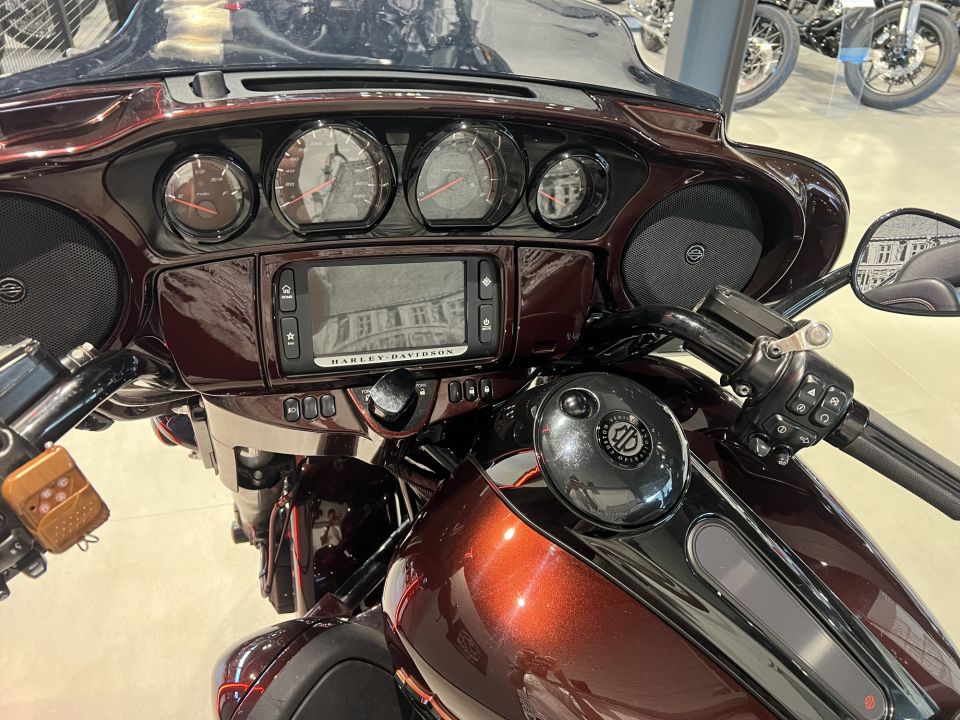 HARLEY-DAVIDSON TOURING ELECTRA GLIDE 1923 ULTRA CVO 4