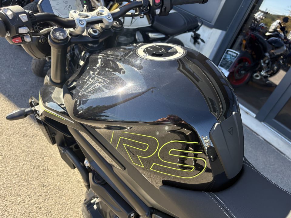 TRIUMPH STREET TRIPLE 765 RS 4