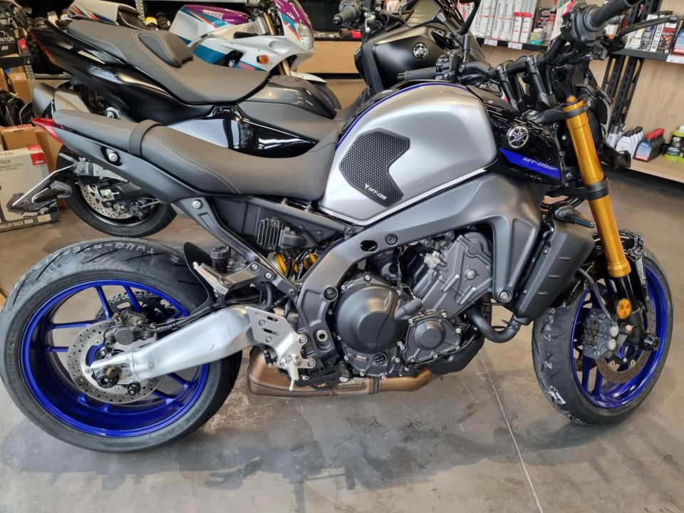 YAMAHA MT-09 SP 4