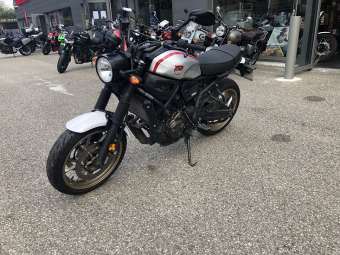 YAMAHA XSR 700 ABS 4