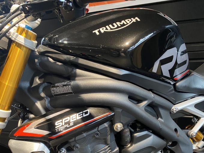 TRIUMPH SPEED TRIPLE 1200 RS 4