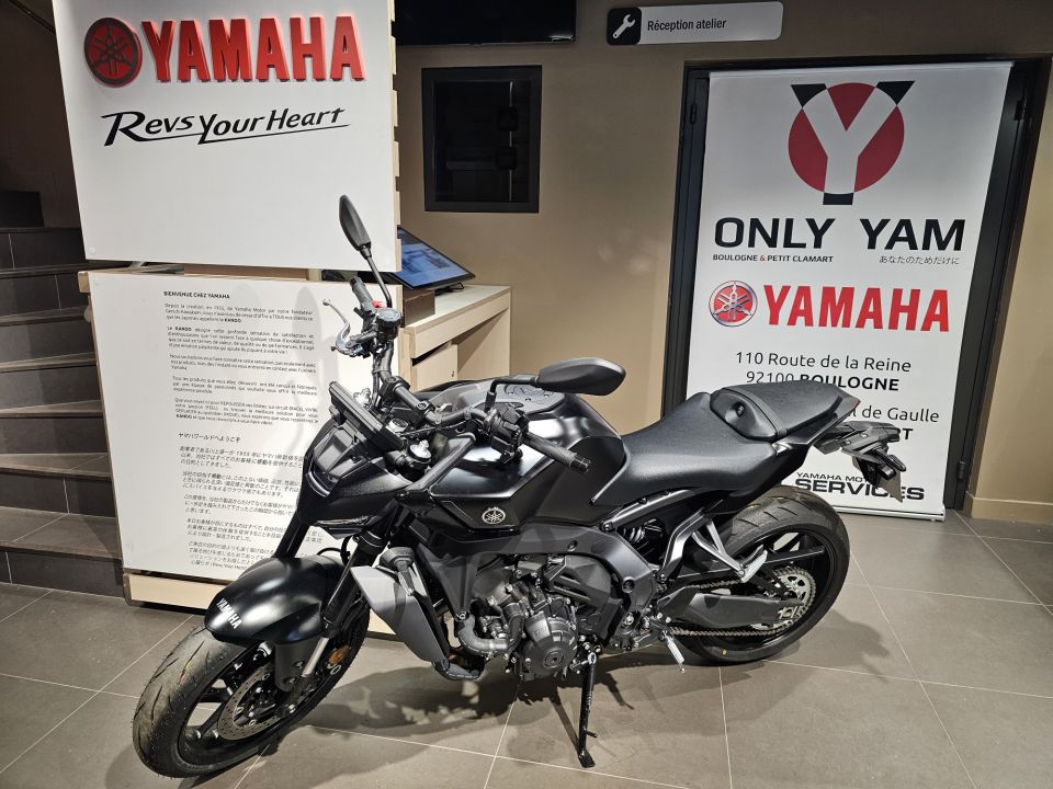 YAMAHA MT-09  Y-AMT 4