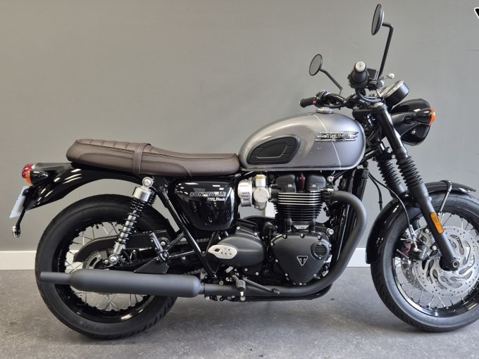 TRIUMPH Bonneville T120 Black 4