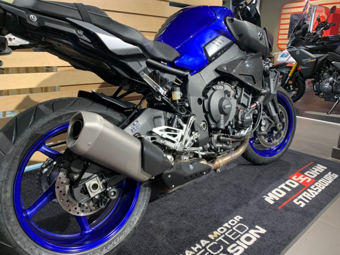 YAMAHA MT-10 4