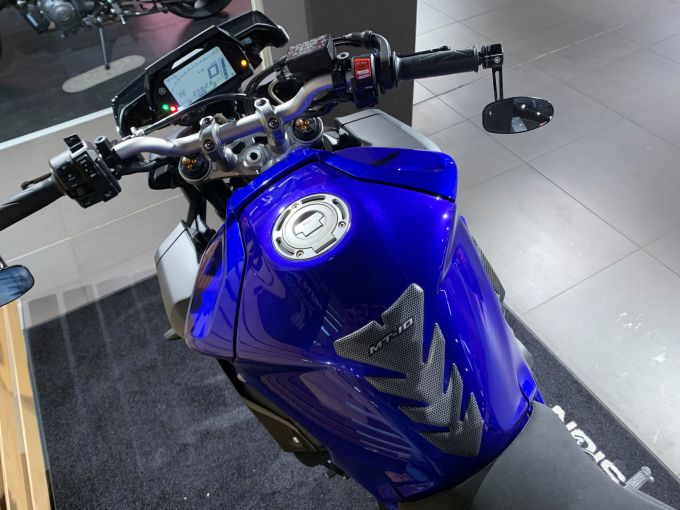 YAMAHA MT-10 4