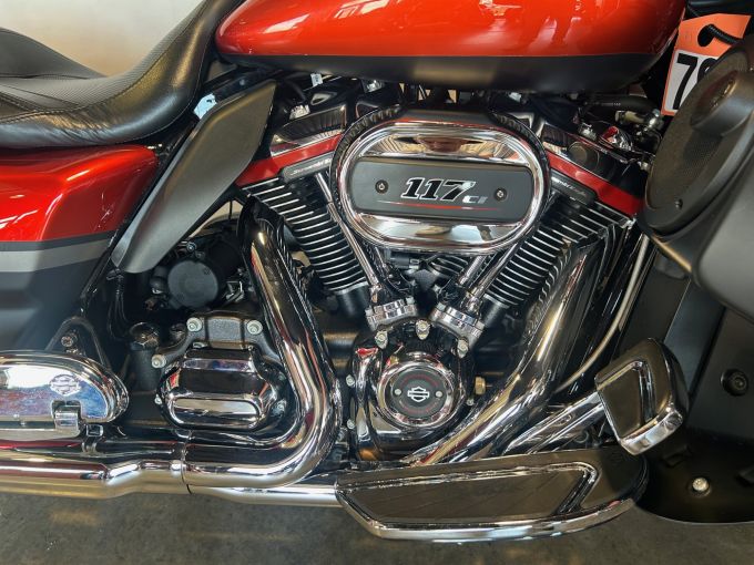 HARLEY-DAVIDSON TOURING STREET GLIDE 1923 CVO  4